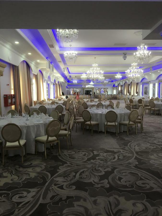 Hotel Imperial Karánsebes Kültér fotó
